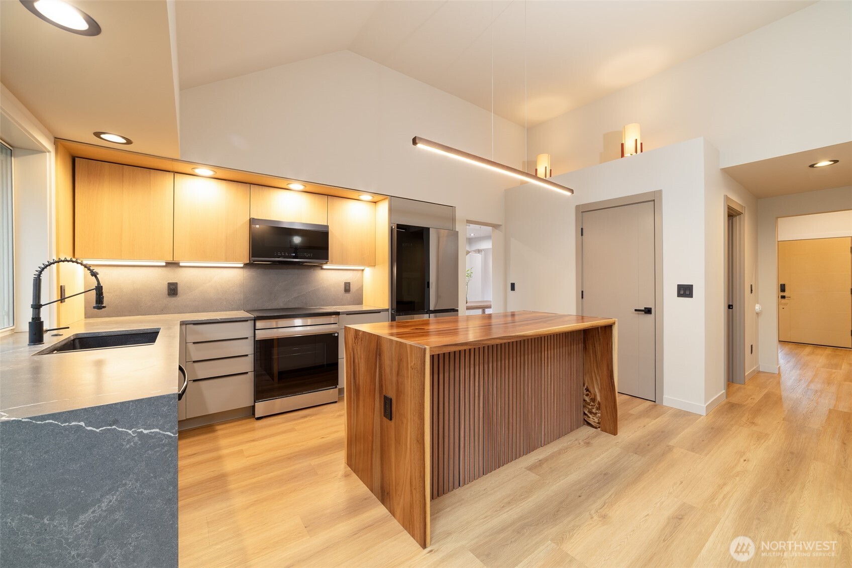 10012 SE 247th Place , Kent, WA 98030