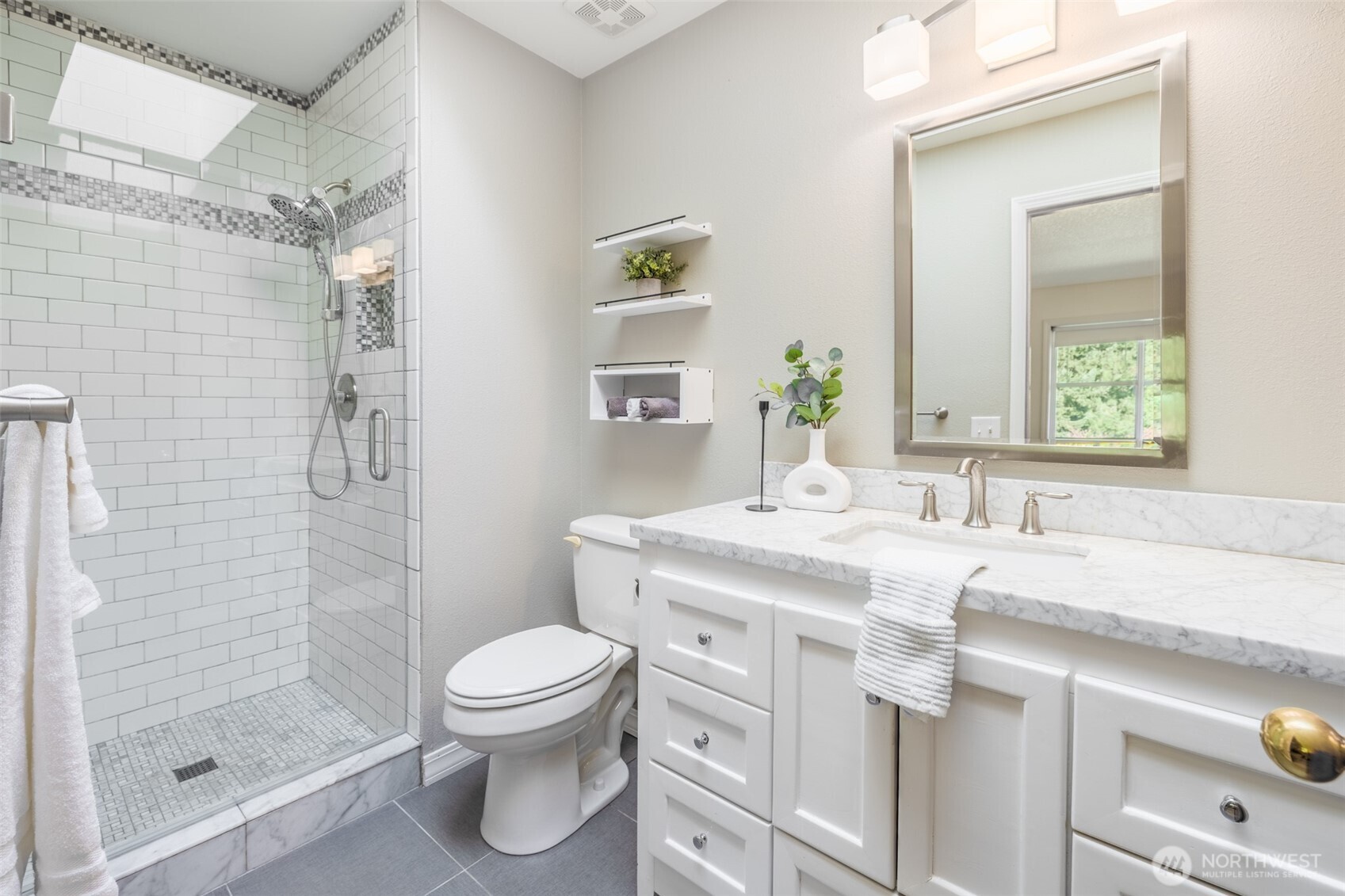 12327 44 Drive SE, Everett, WA 98028-9125