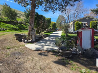 710 Adobe Way , Selah, WA 98242