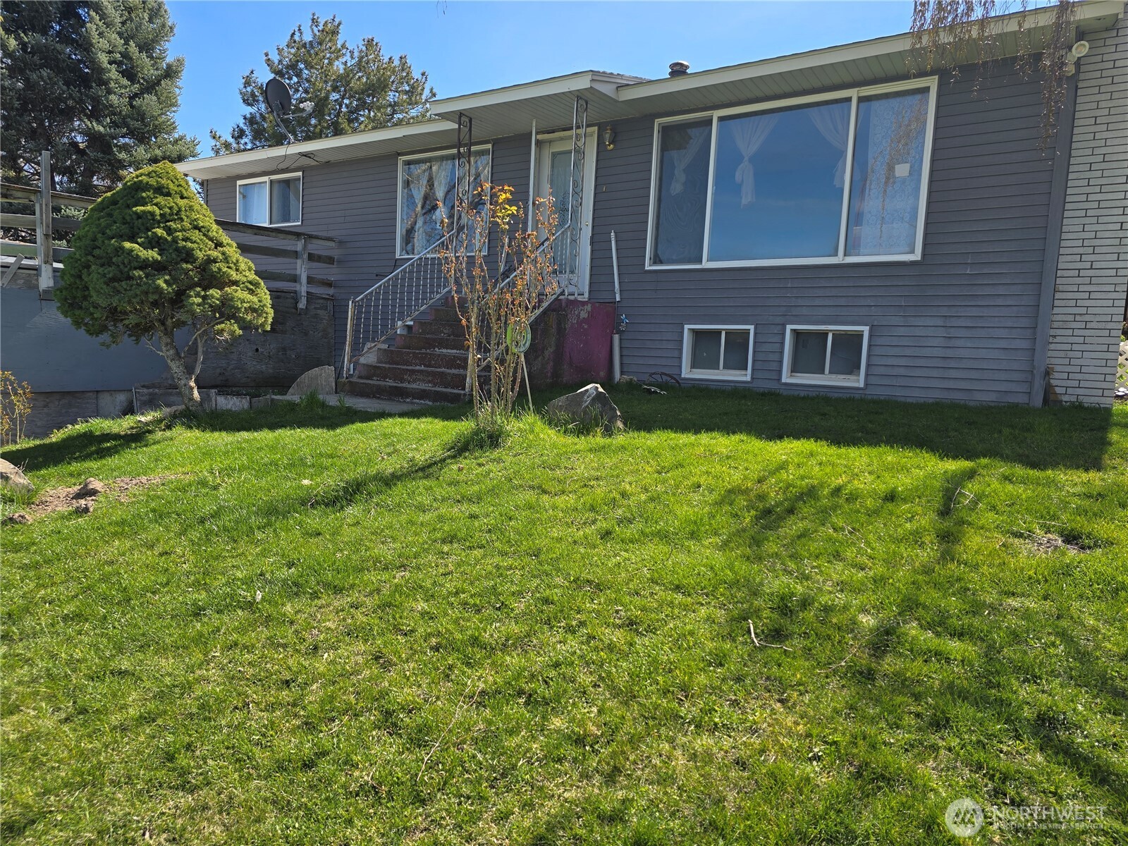 710 Adobe Way , Selah, WA 98242