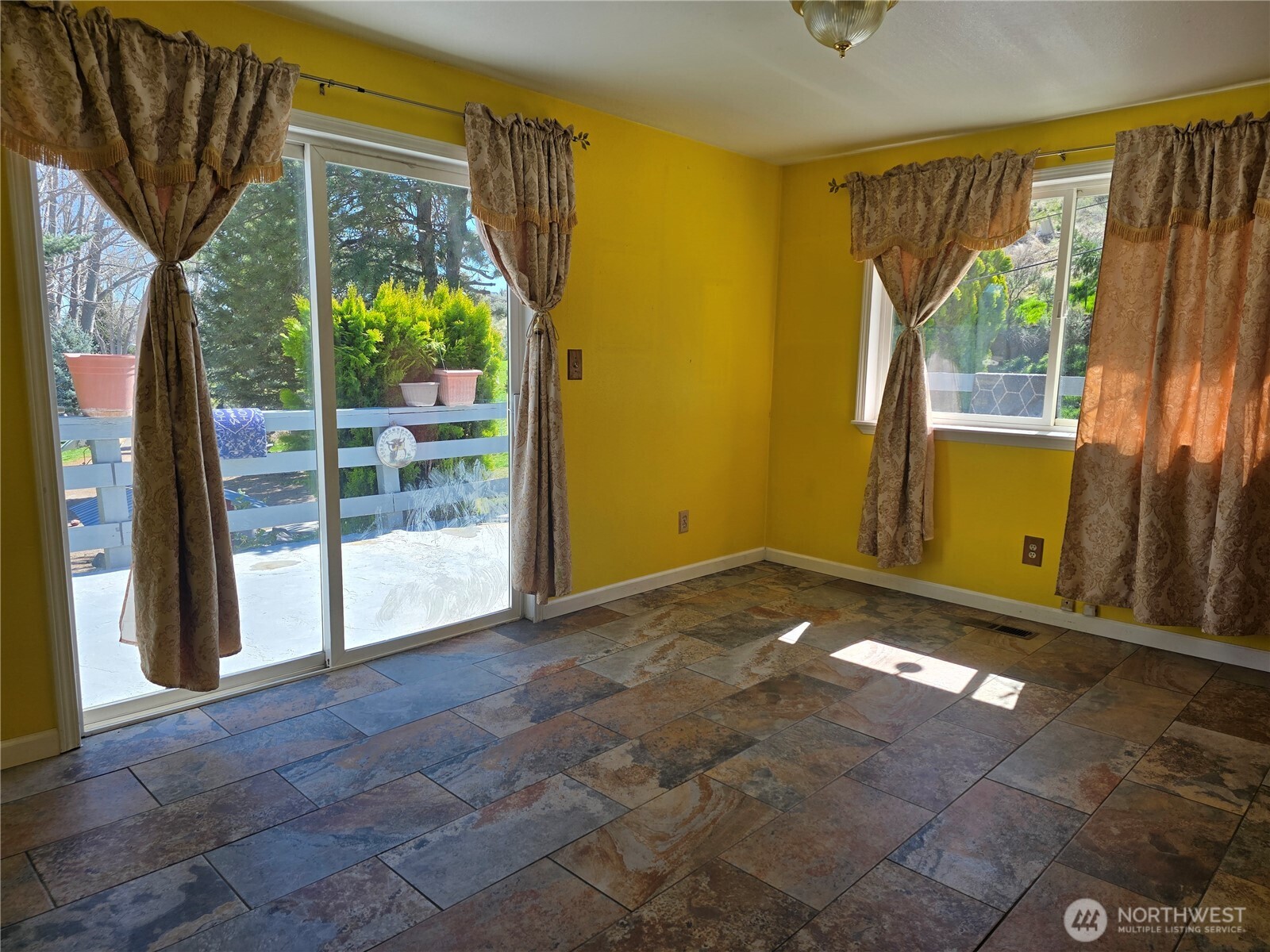 710 Adobe Way , Selah, WA 98242