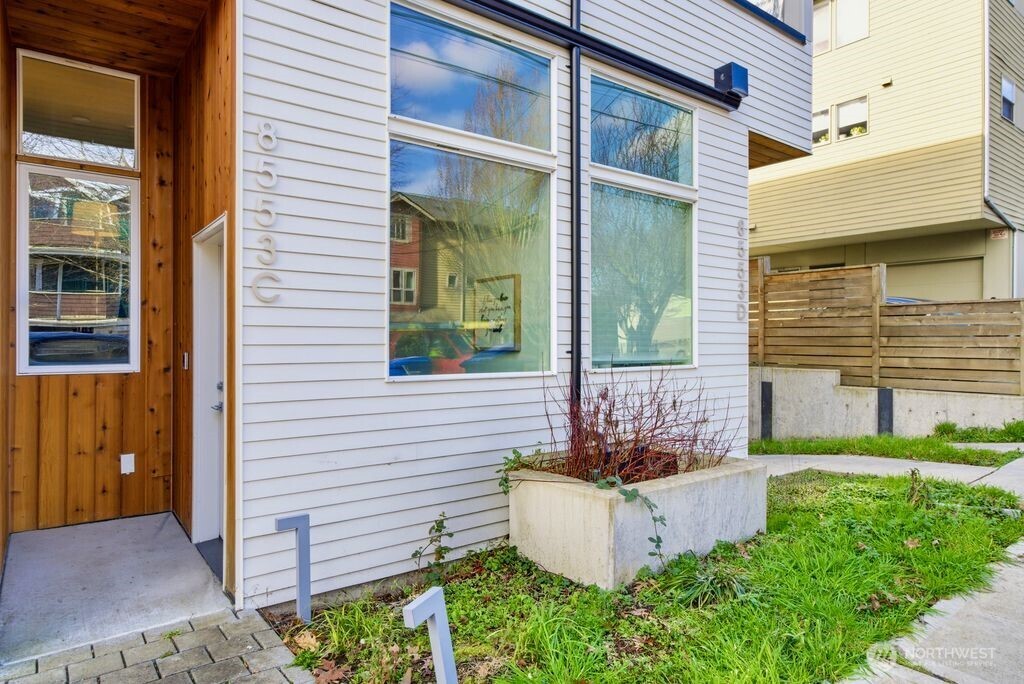 8553 Midvale Avenue N #C, Seattle, WA 98103