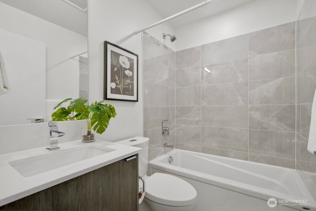 8553 Midvale Avenue N #C, Seattle, WA 98103