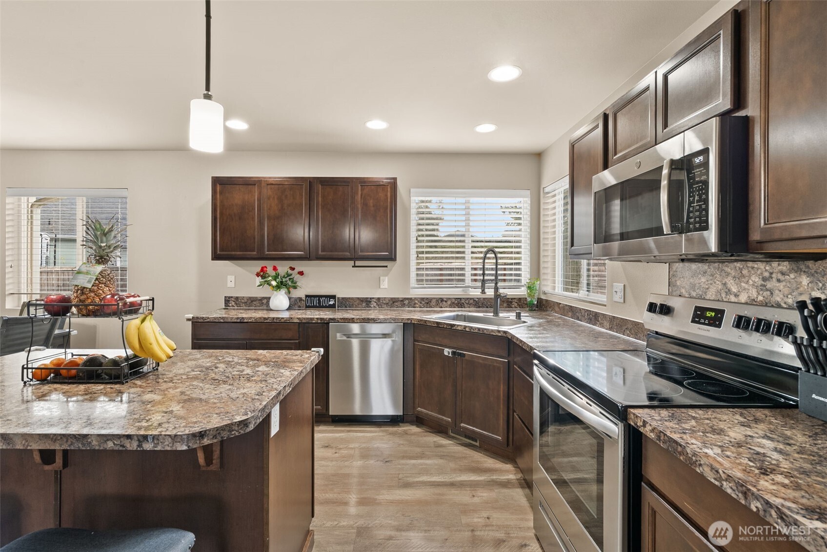 114 Lillian Lane SE, Rainier, WA 98576