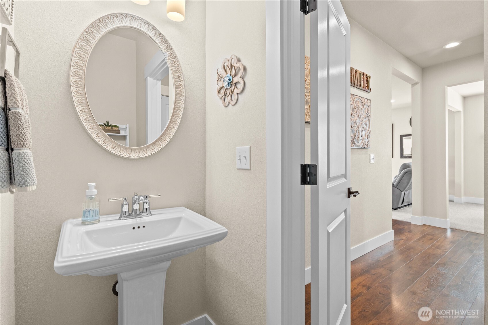 651 Joy Street , Eatonville, WA 98328