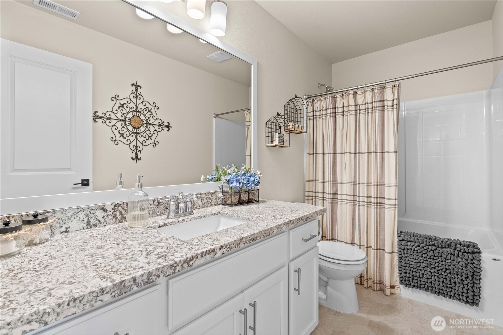 651 Joy Street , Eatonville, WA 98328