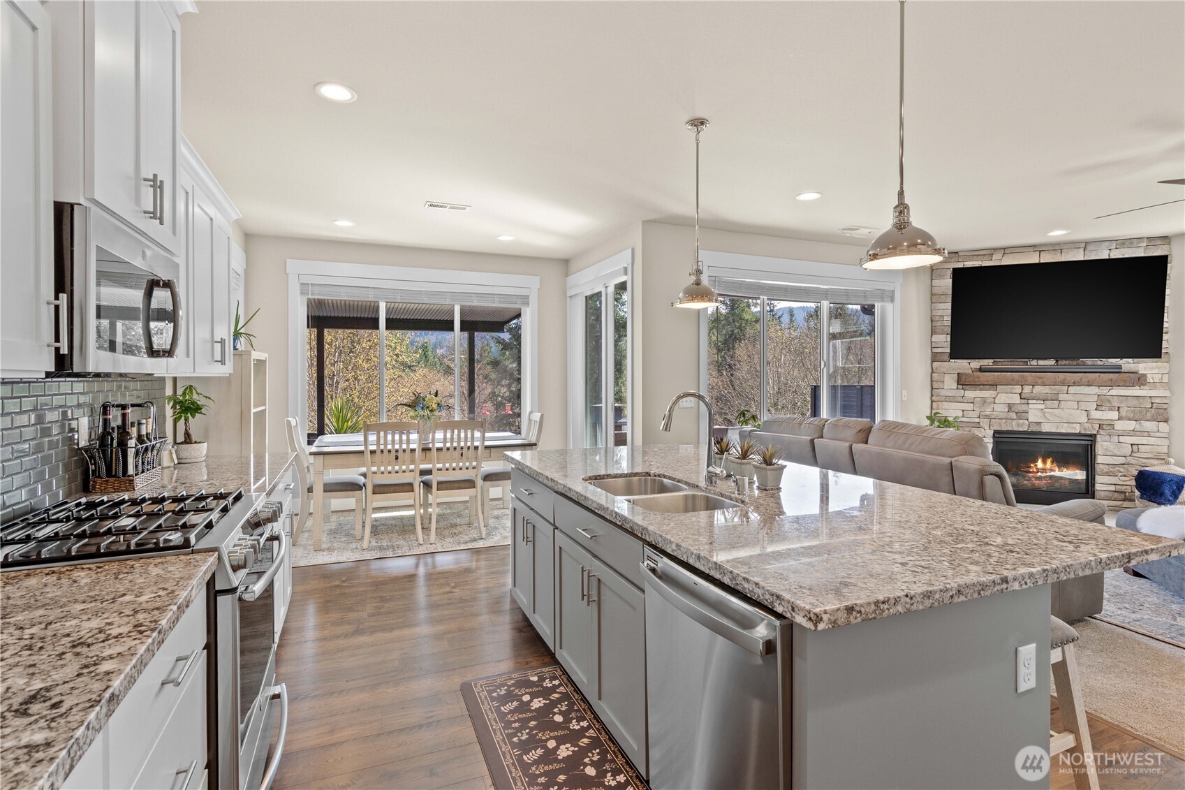 651 Joy Street , Eatonville, WA 98328