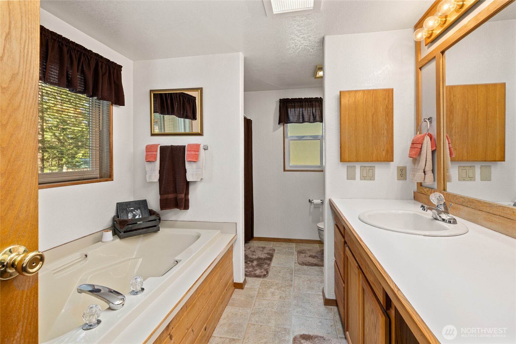 6160 Upper Peoh Point Rd , Cle Elum, WA 98922