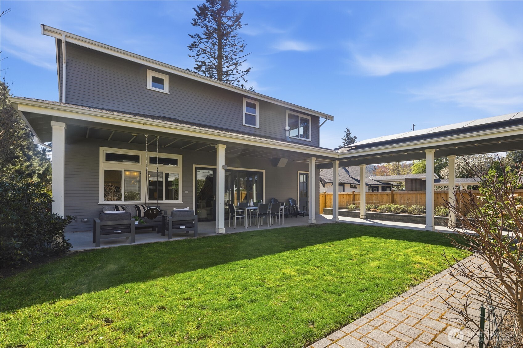 260 NE Alder Street , Issaquah, WA 98027