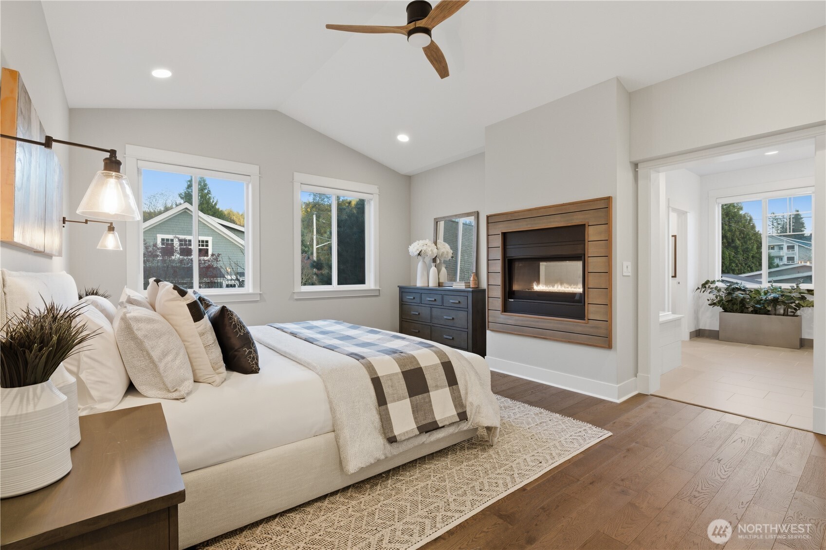 260 NE Alder Street , Issaquah, WA 98027