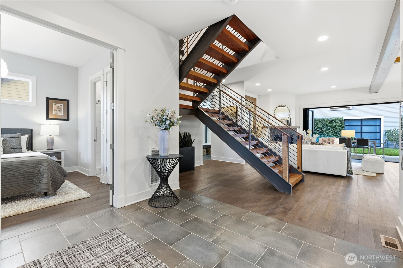 260 NE Alder Street , Issaquah, WA 98027