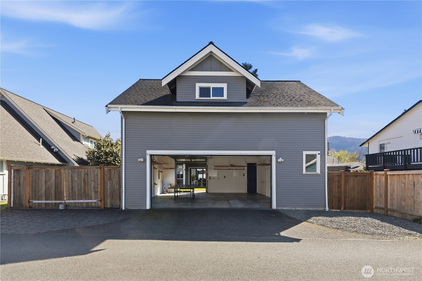 260 NE Alder Street , Issaquah, WA 98027