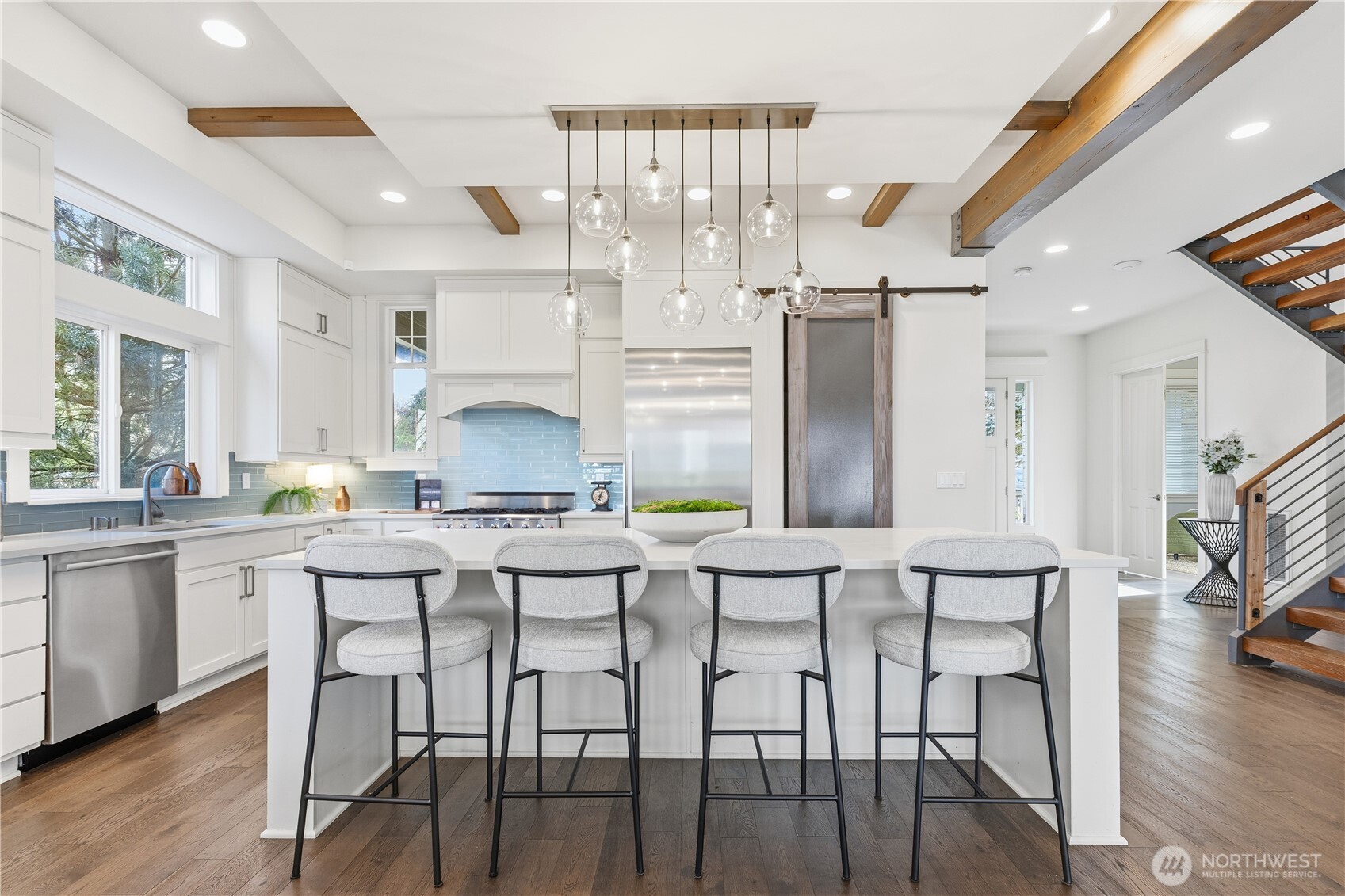 260 NE Alder Street , Issaquah, WA 98027