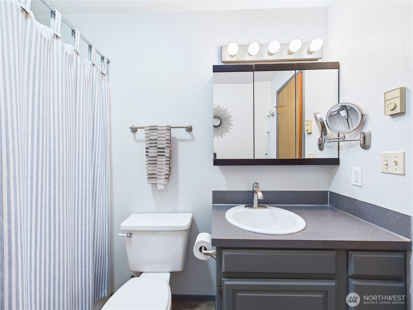 1341 E Beaver Avenue , Shelton, WA 98584