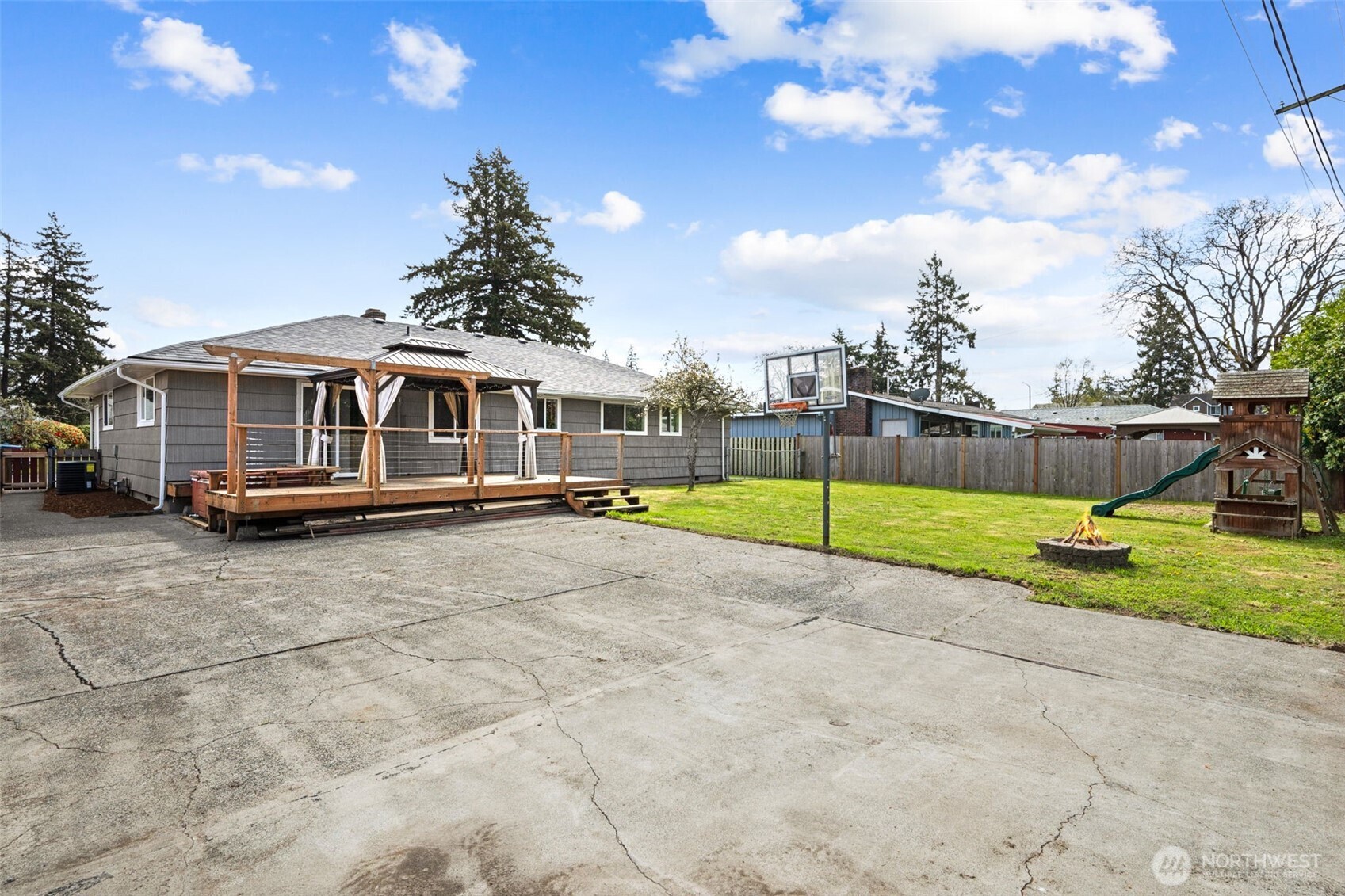 10636 Rainier Avenue SW, Lakewood, WA 98499