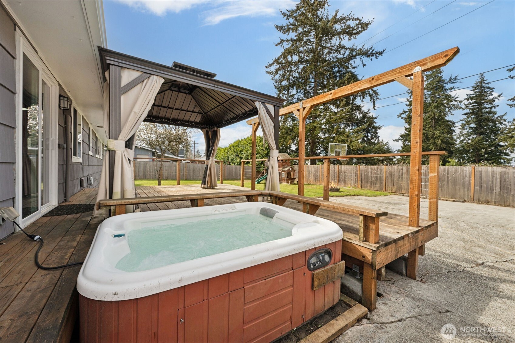 10636 Rainier Avenue SW, Lakewood, WA 98499