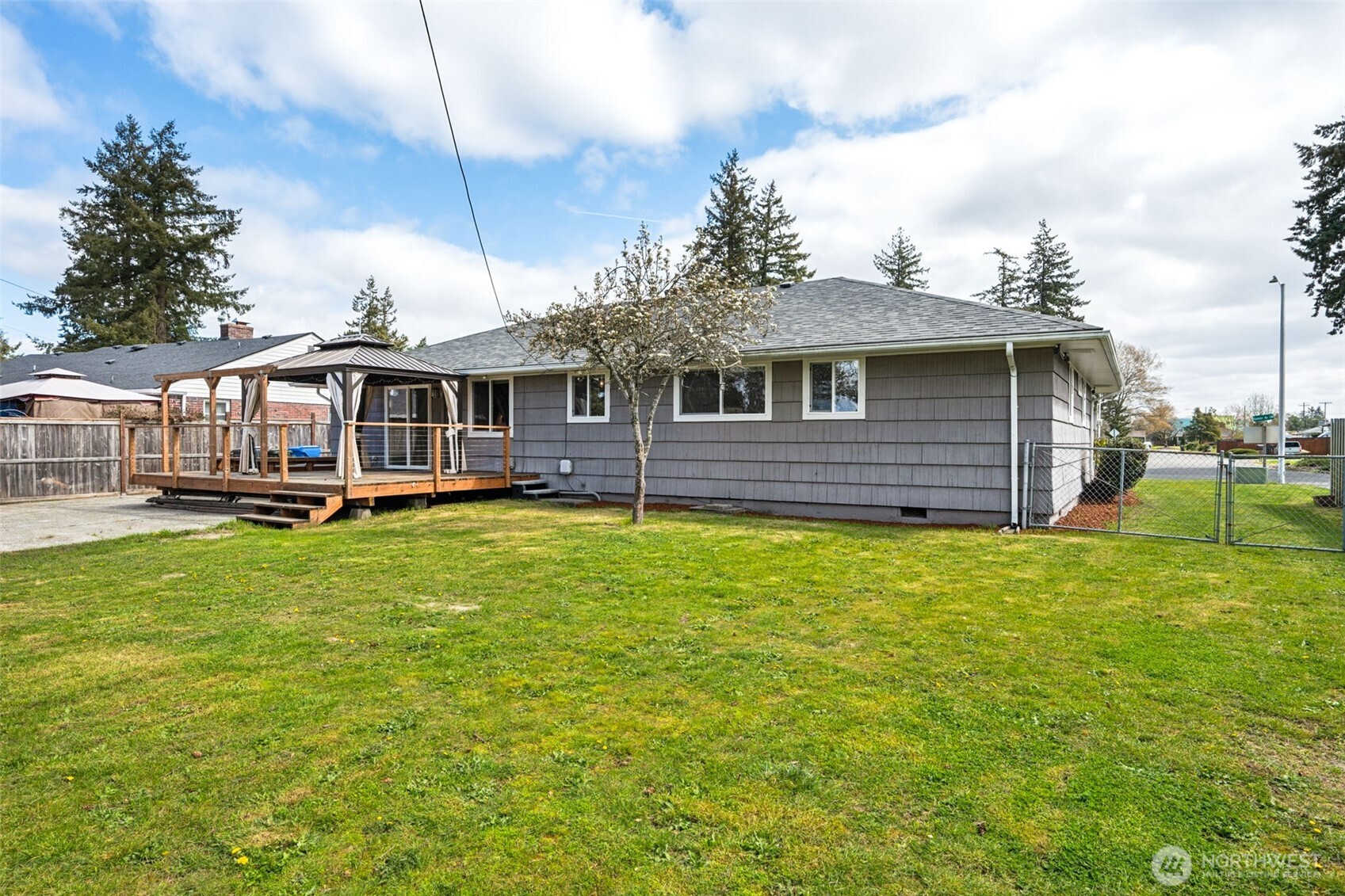 10636 Rainier Avenue SW, Lakewood, WA 98499