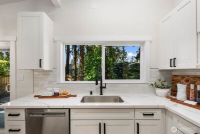 14240 Lake Hills Boulevard , Bellevue, WA 98007 - Photo 16