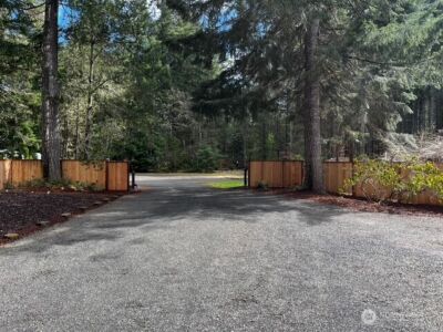 21 N White Way Ln , Hoodsport, WA 98548