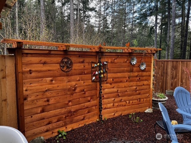 21 N White Way Ln , Hoodsport, WA 98548