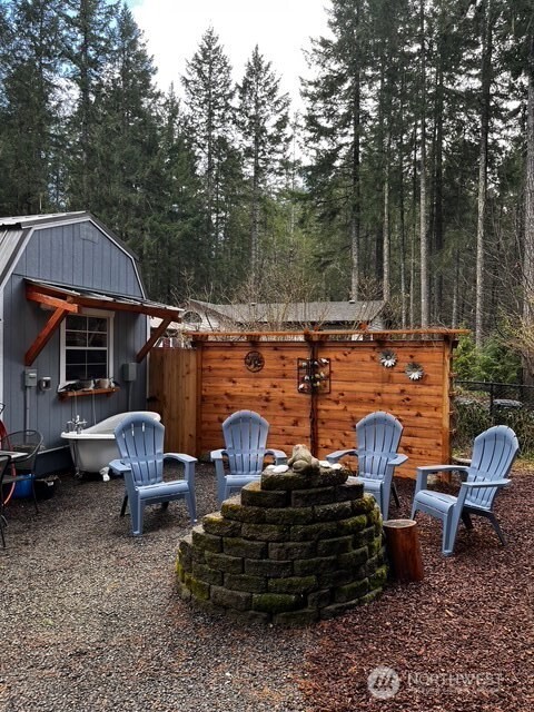 21 N White Way Ln , Hoodsport, WA 98548