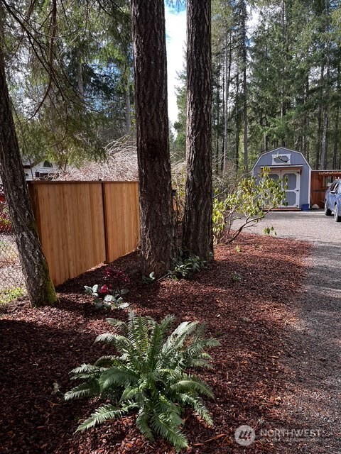 21 N White Way Ln , Hoodsport, WA 98548
