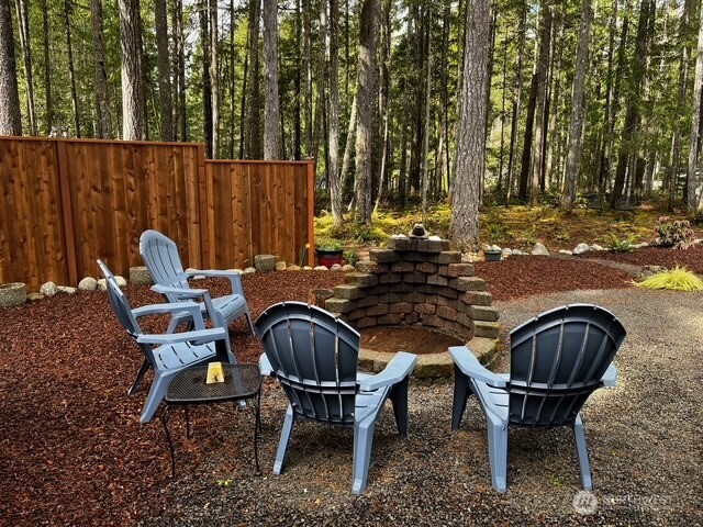 21 N White Way Ln , Hoodsport, WA 98548
