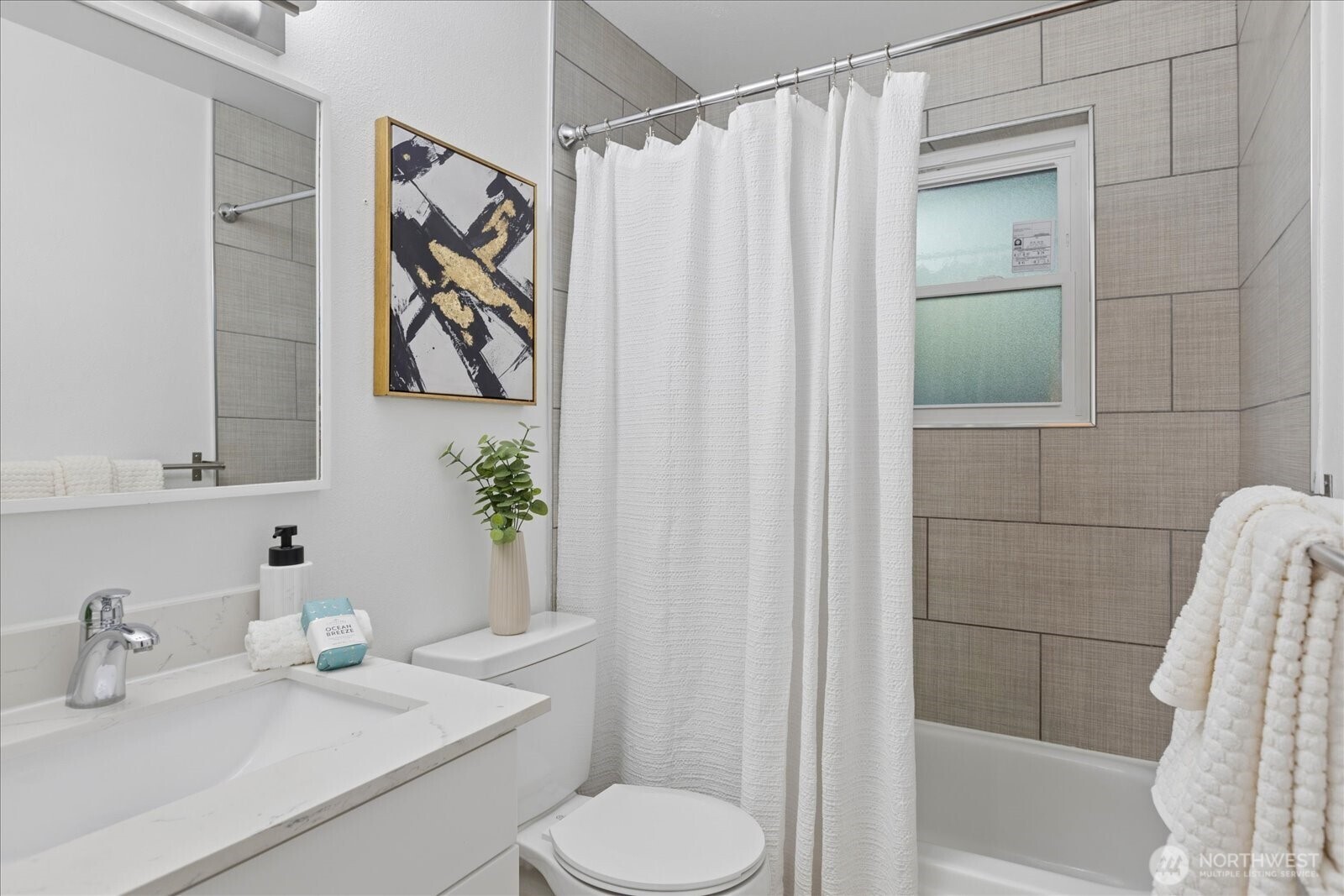 17219 Midvale Avenue N, Shoreline, WA 98133