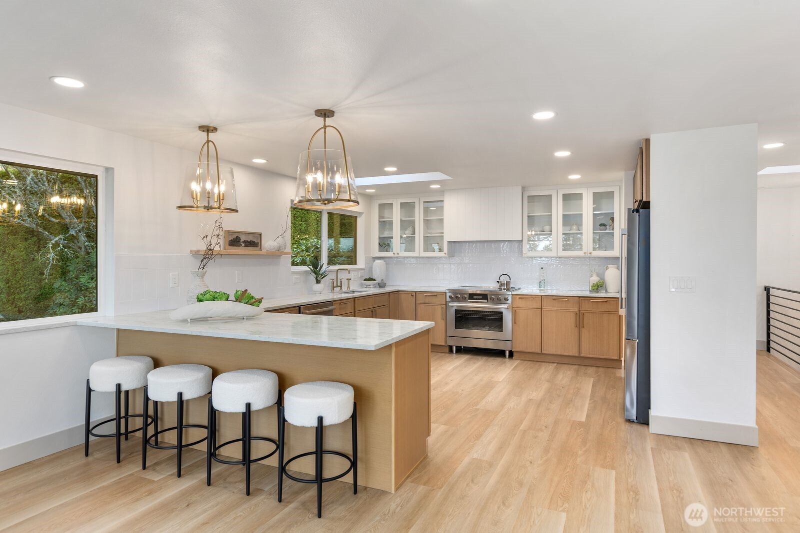 16858 76th Avenue W, Edmonds, WA 98026