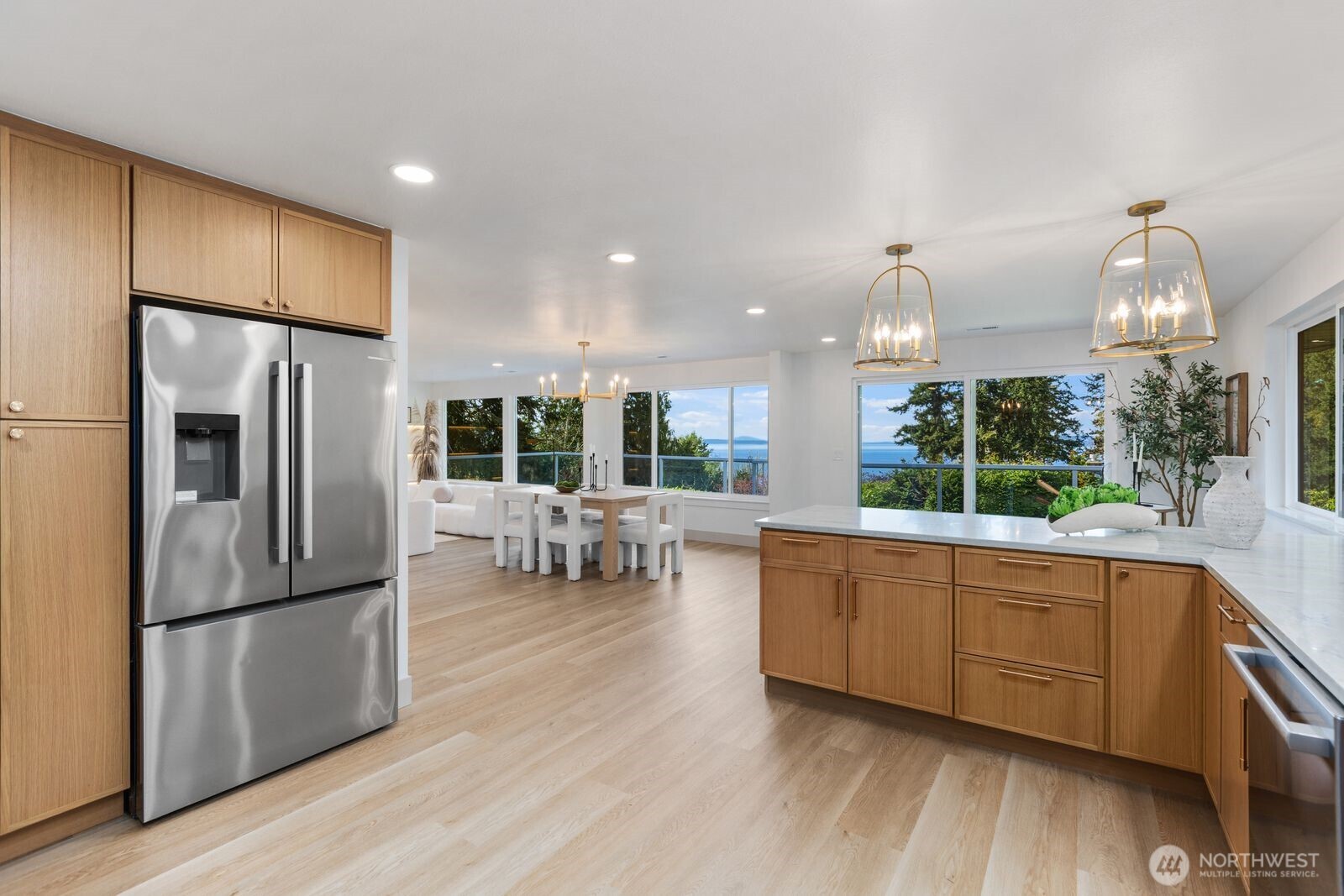 16858 76th Avenue W, Edmonds, WA 98026