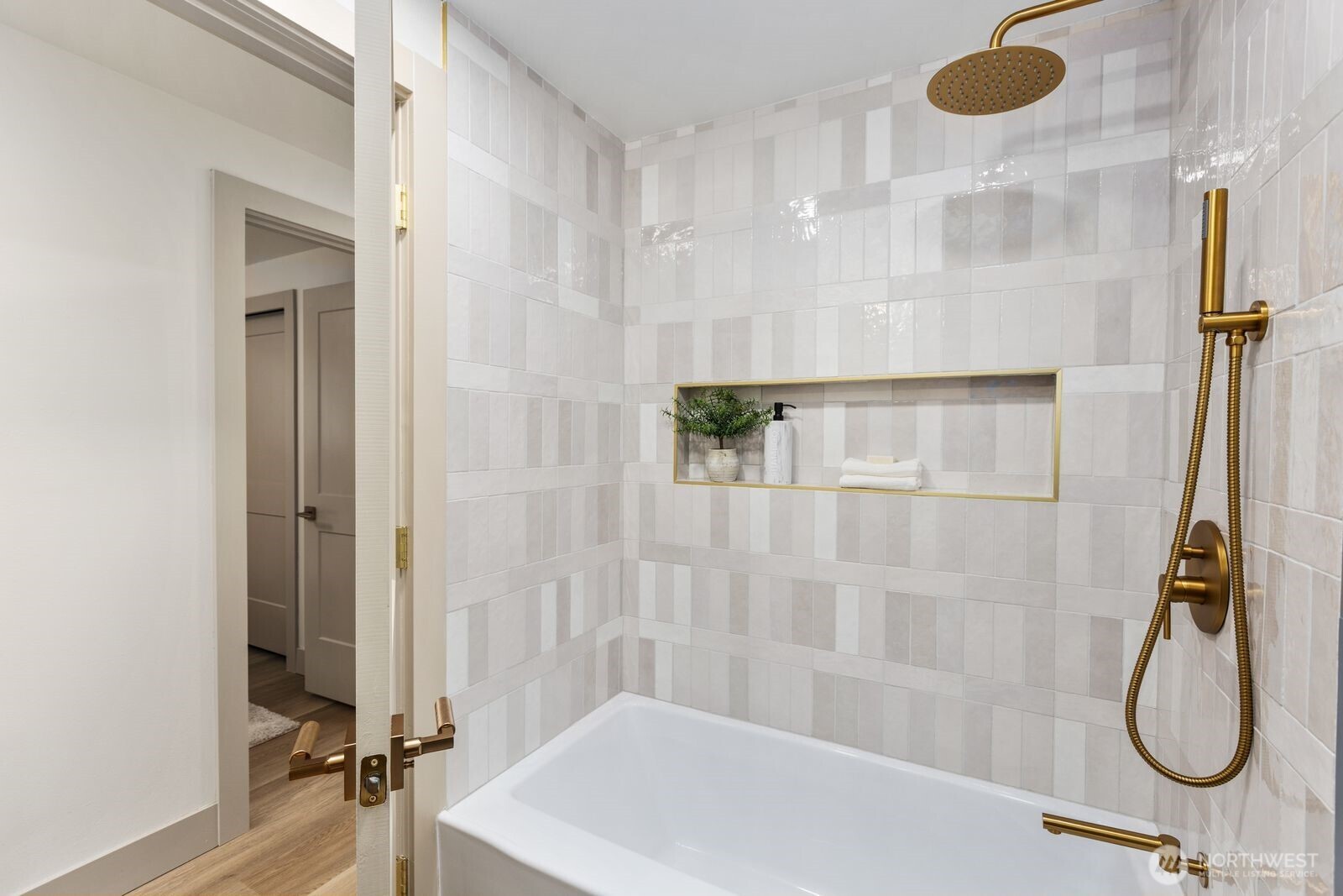 16858 76th Avenue W, Edmonds, WA 98026