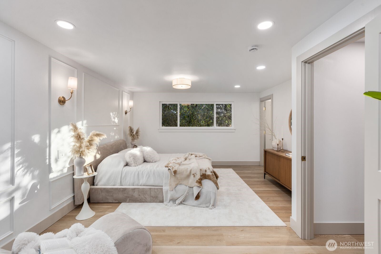 16858 76th Avenue W, Edmonds, WA 98026