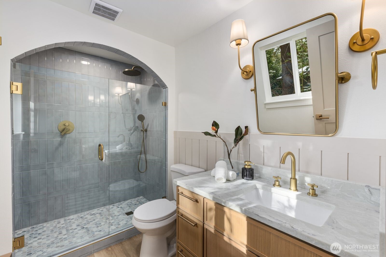 16858 76th Avenue W, Edmonds, WA 98026