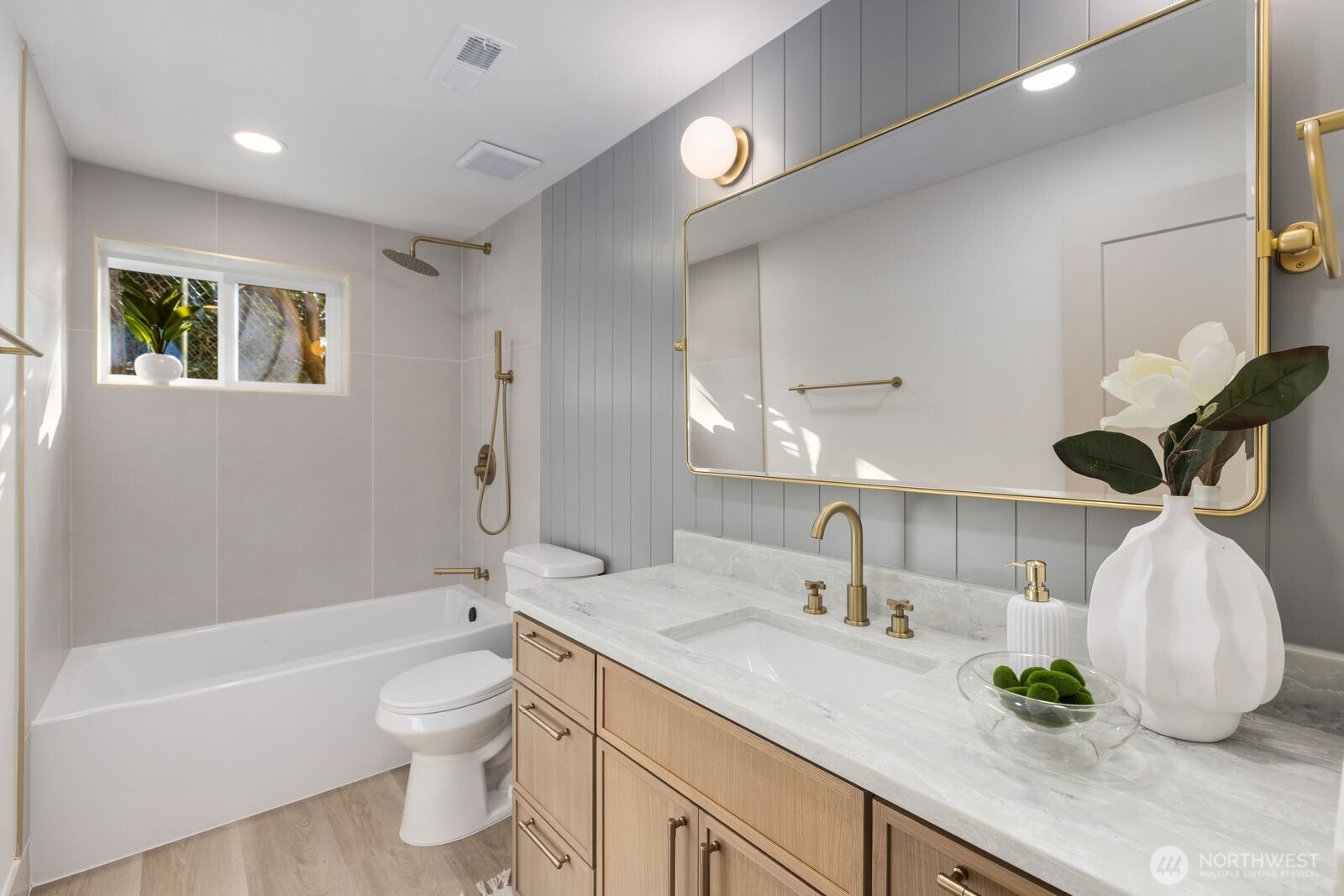 16858 76th Avenue W, Edmonds, WA 98026