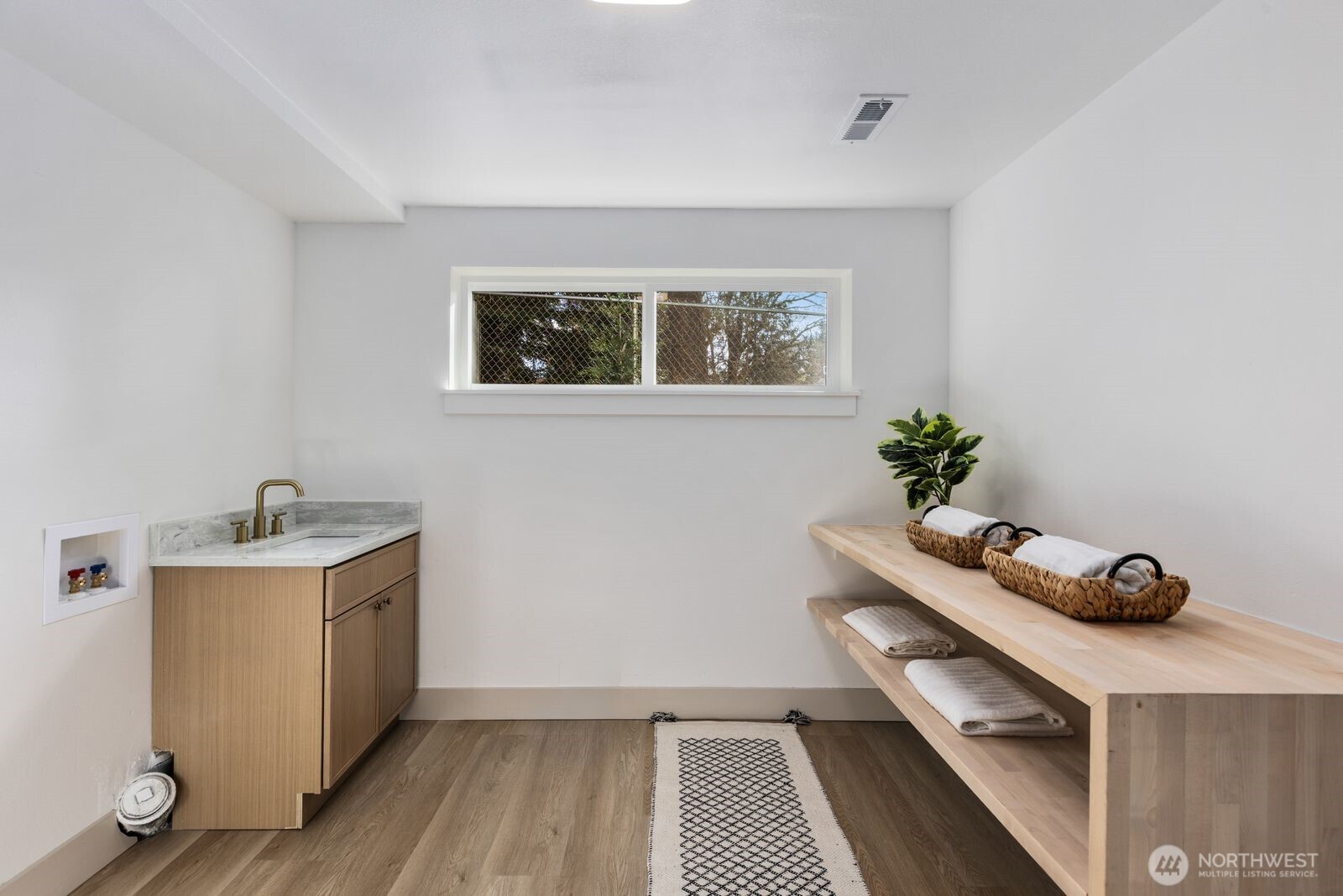 16858 76th Avenue W, Edmonds, WA 98026