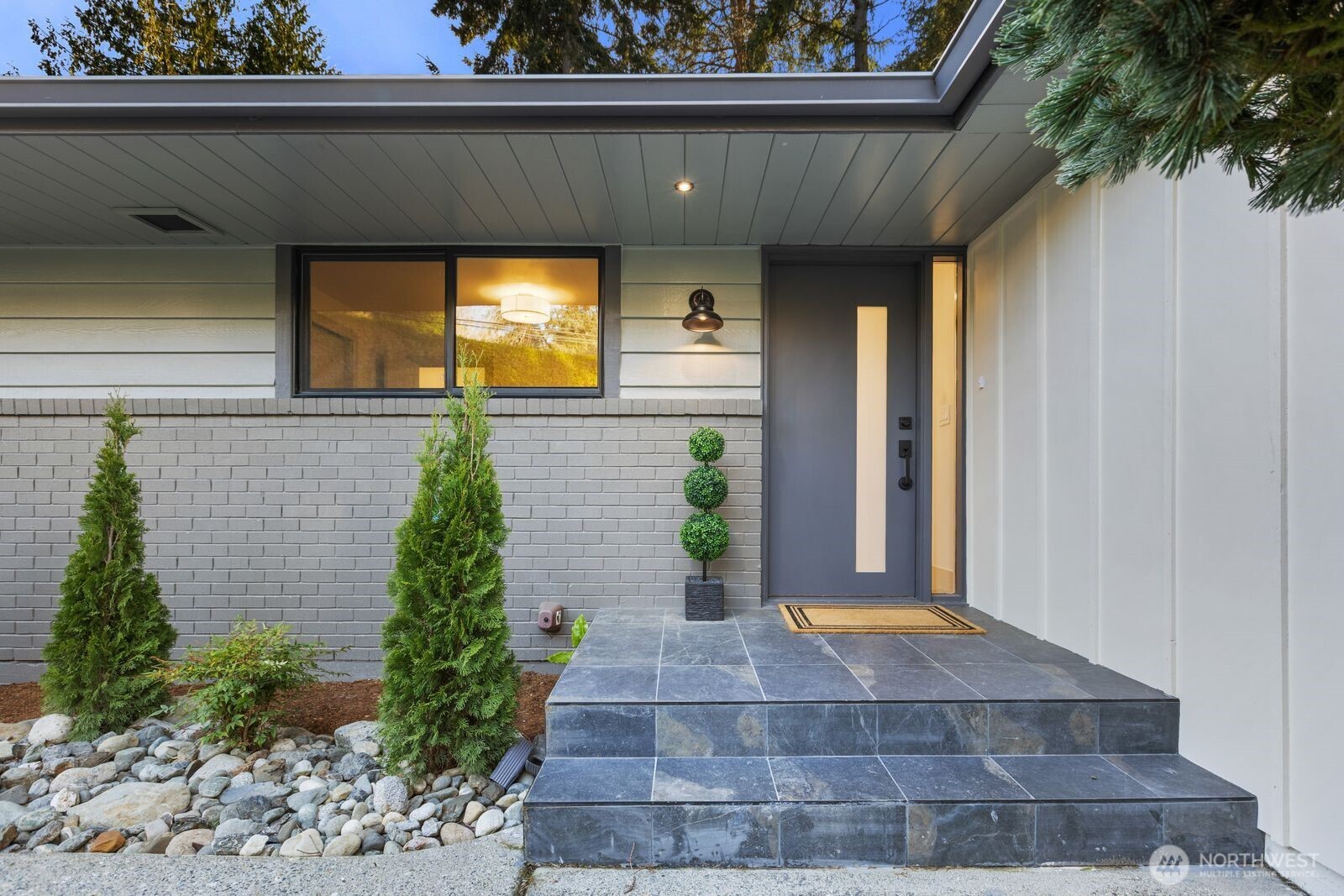 16858 76th Avenue W, Edmonds, WA 98026