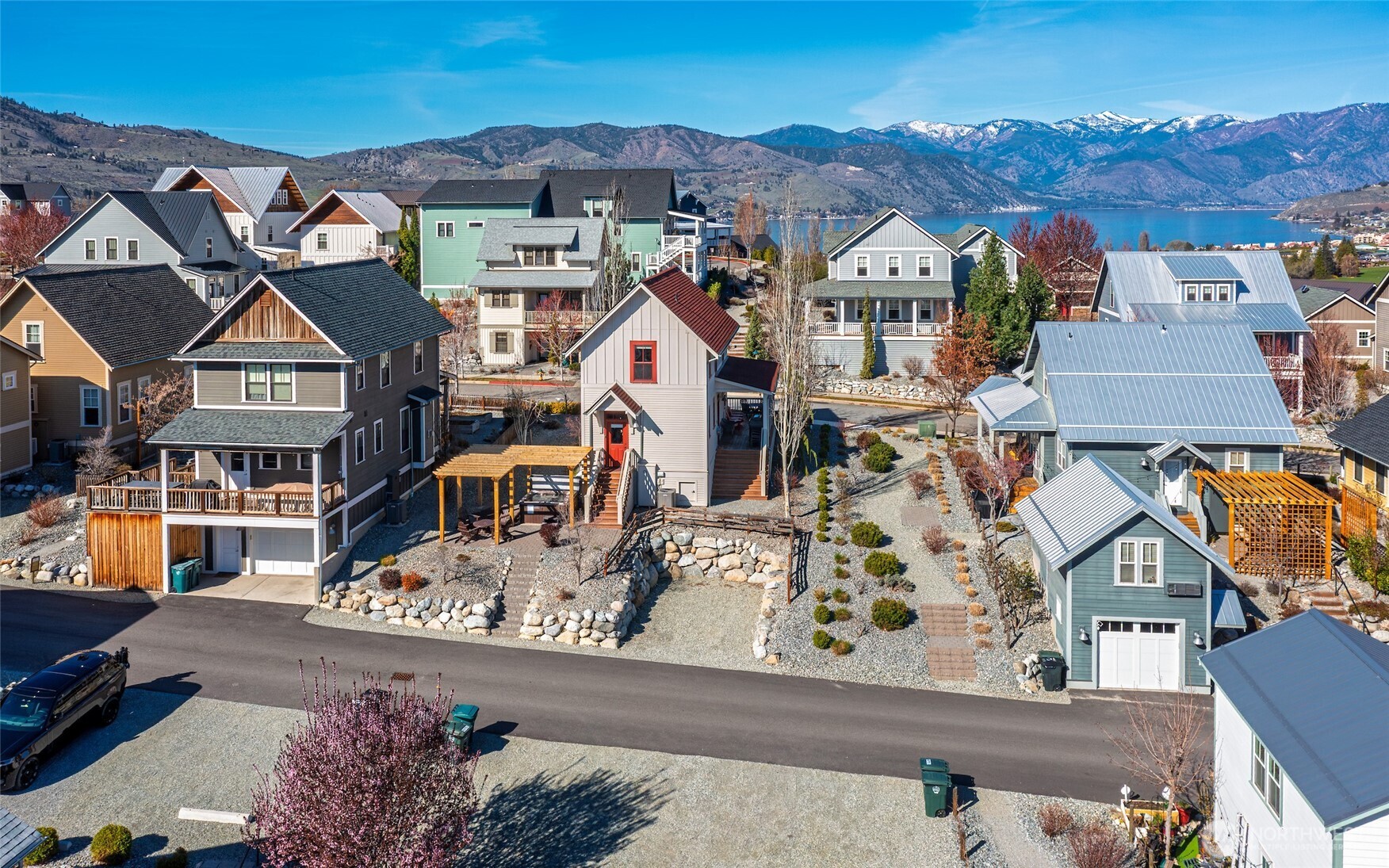 540 Porcupine Lane , Chelan, WA 98816