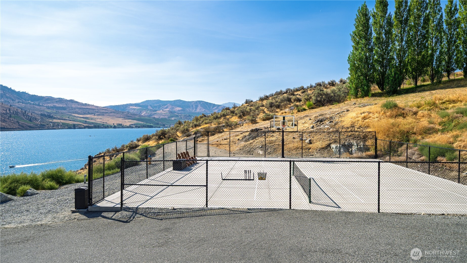 540 Porcupine Lane , Chelan, WA 98816