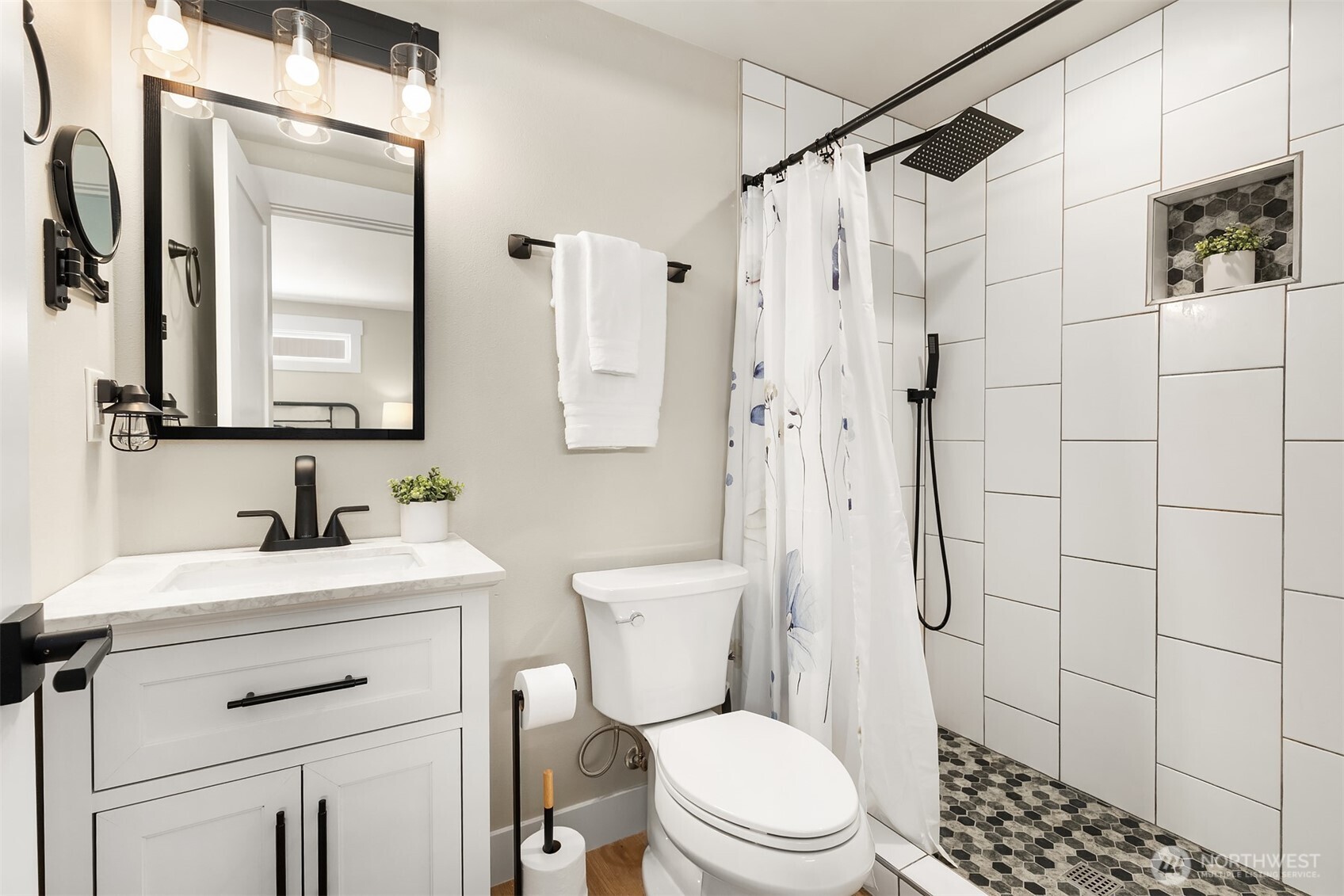 5954 SW 49th Ave #A, Seattle, WA 98136