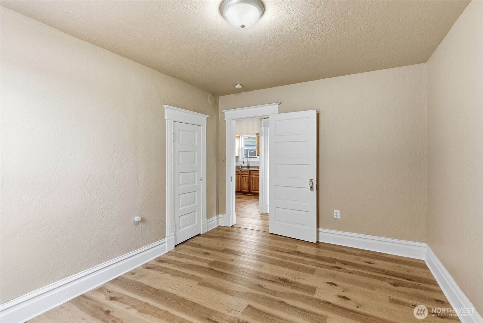 1621 W Knox Avenue , Spokane, WA 99205