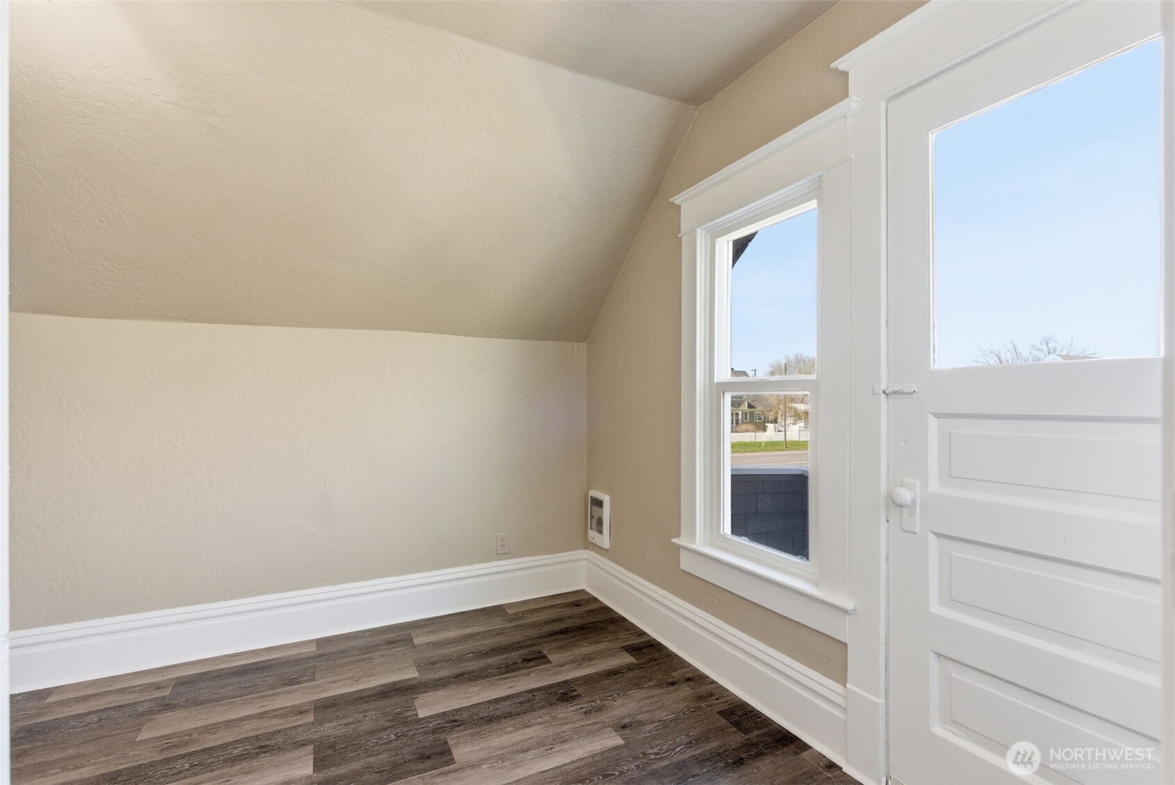 1621 W Knox Avenue , Spokane, WA 99205