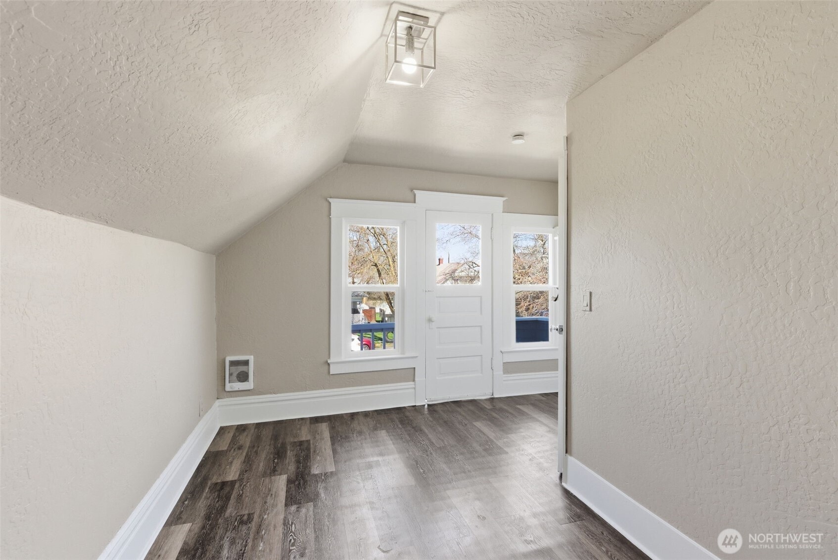 1621 W Knox Avenue , Spokane, WA 99205