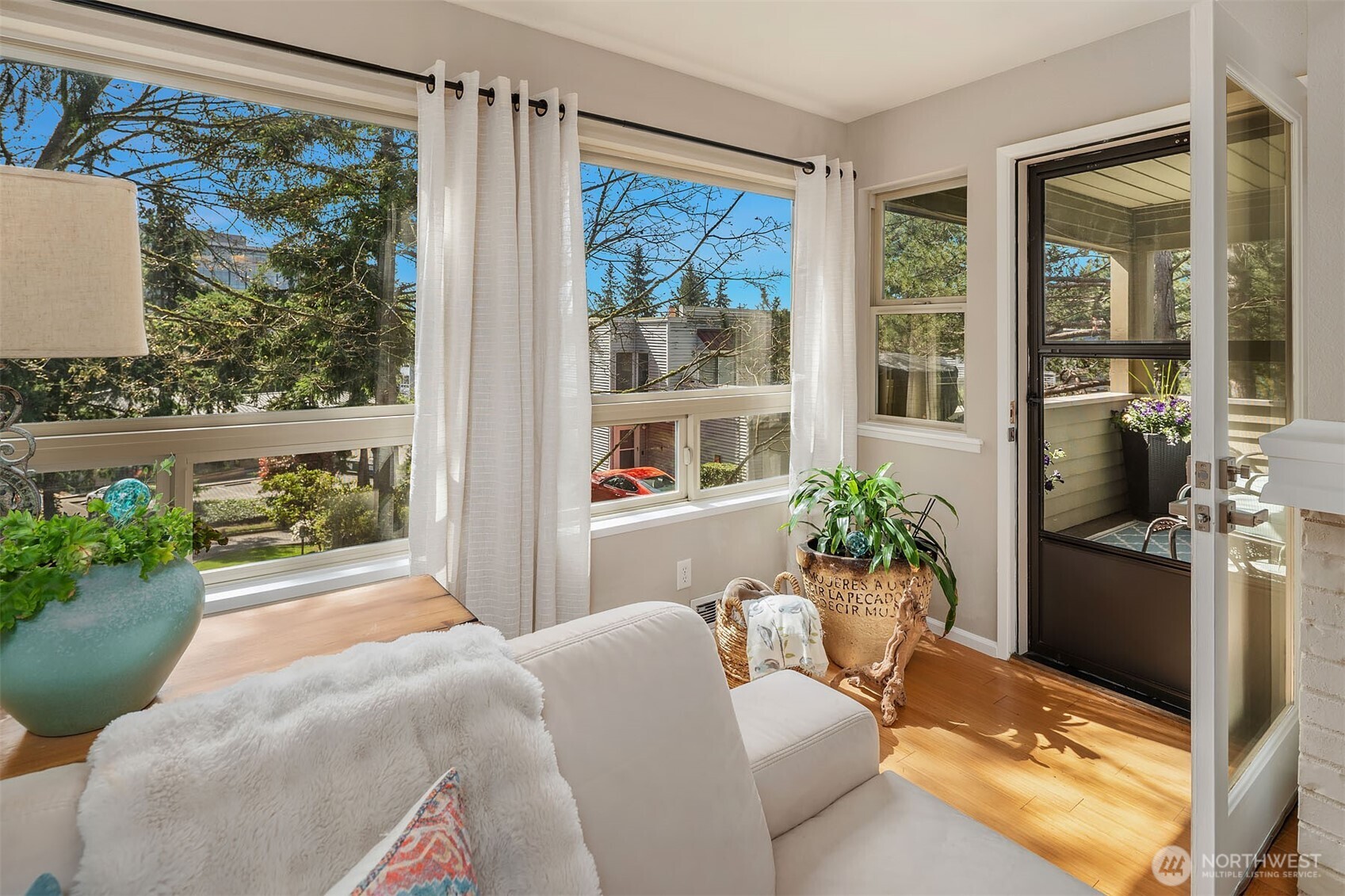 605 5th Street #B-201, Kirkland, WA 98033