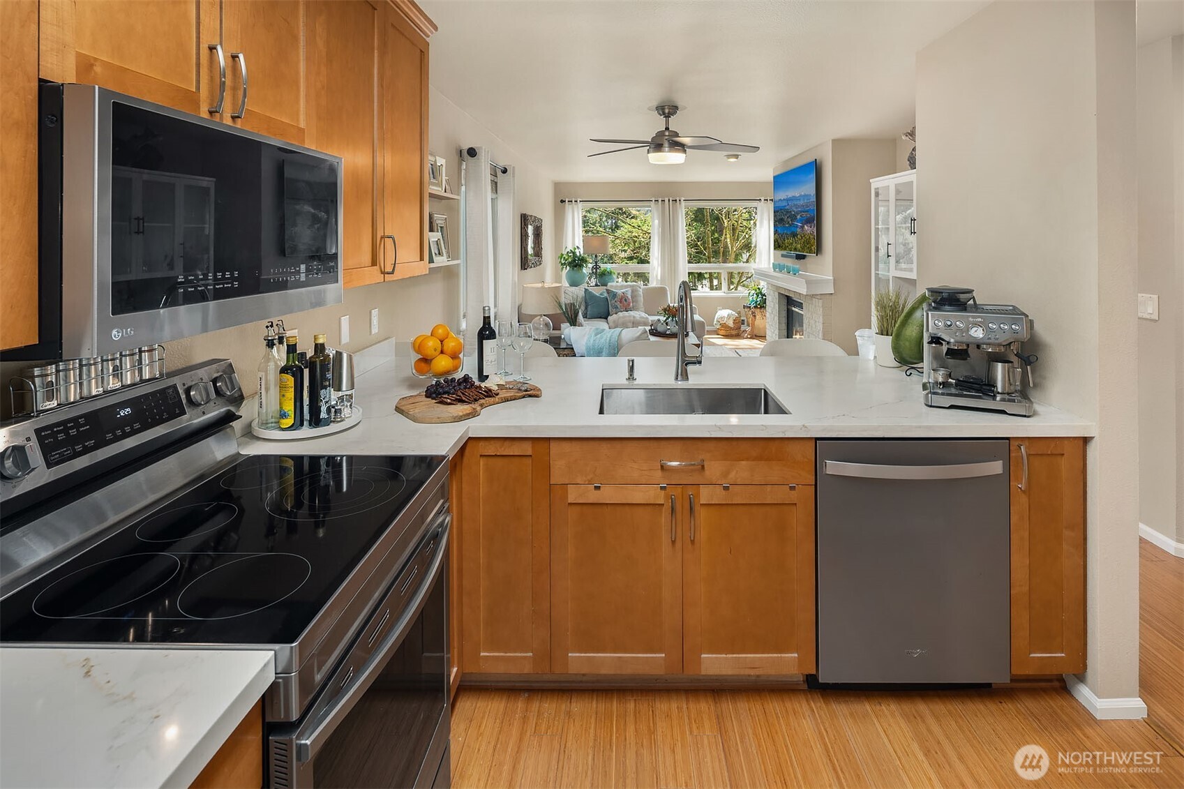 605 5th Street #B-201, Kirkland, WA 98033