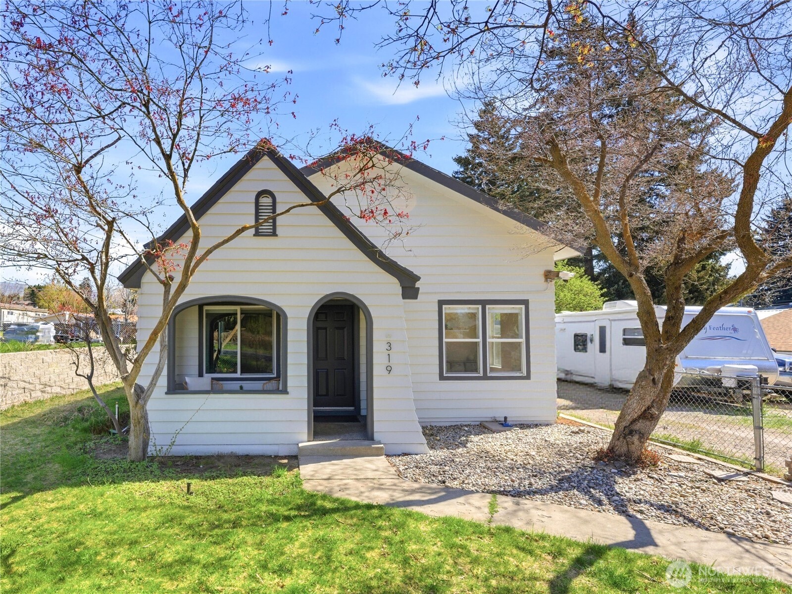 319 N Keller Avenue , East Wenatchee, WA 98802