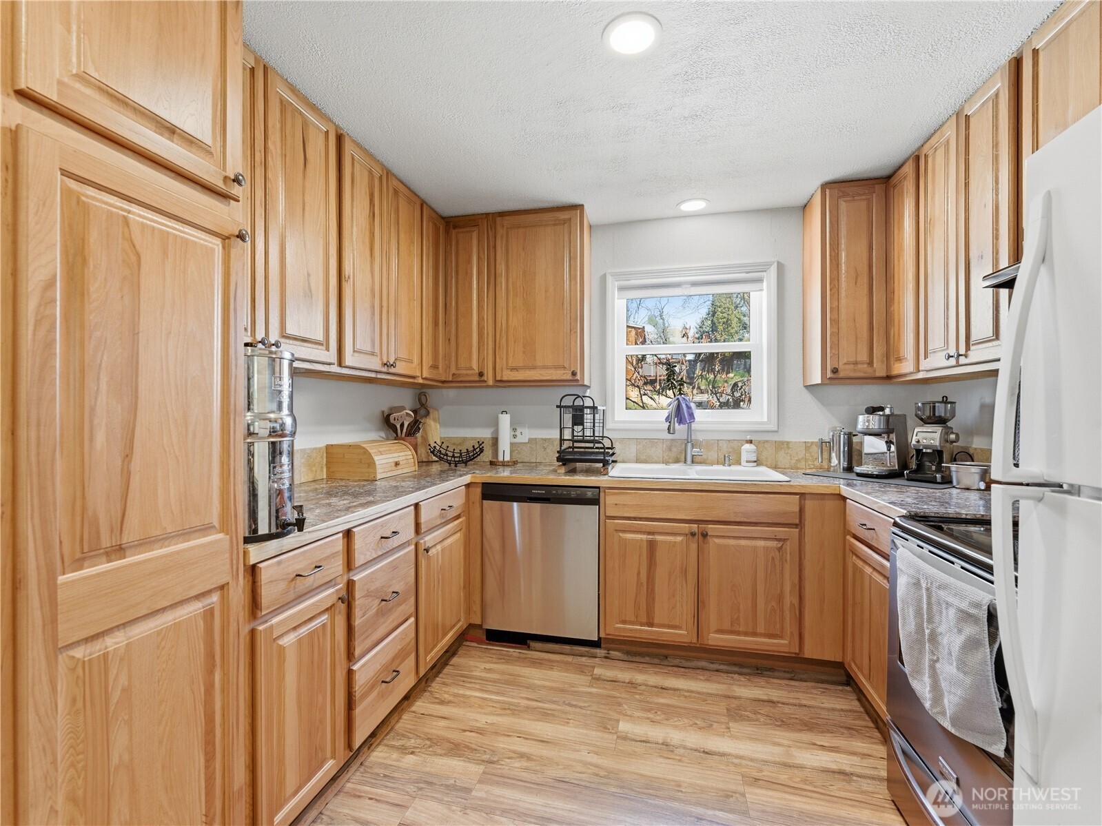 319 N Keller Avenue , East Wenatchee, WA 98802