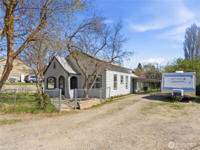 319 N Keller Avenue , East Wenatchee, WA 98802 - Photo 2