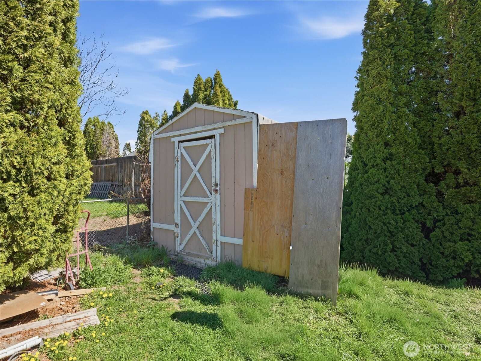 319 N Keller Avenue , East Wenatchee, WA 98802
