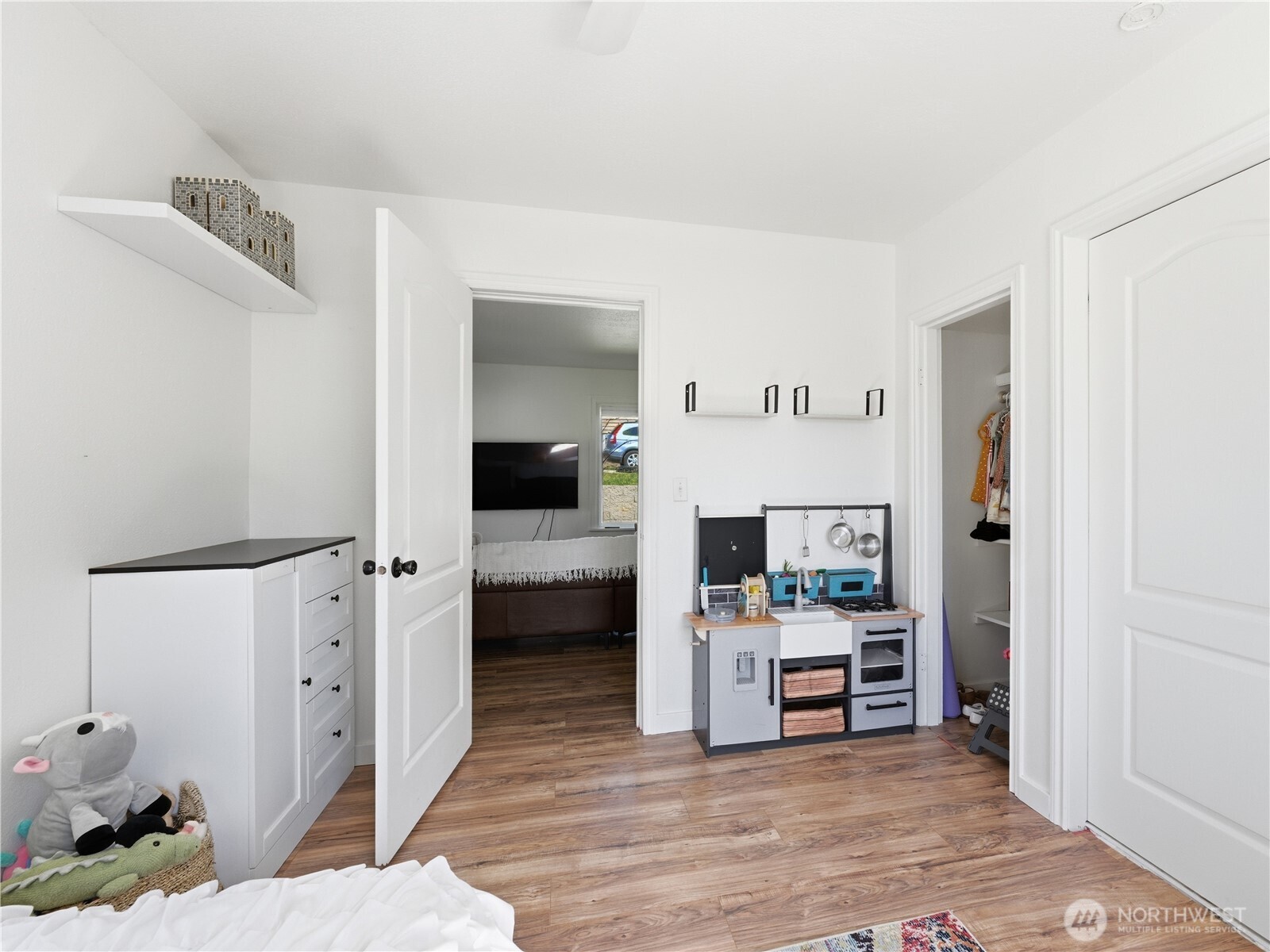319 N Keller Avenue , East Wenatchee, WA 98802