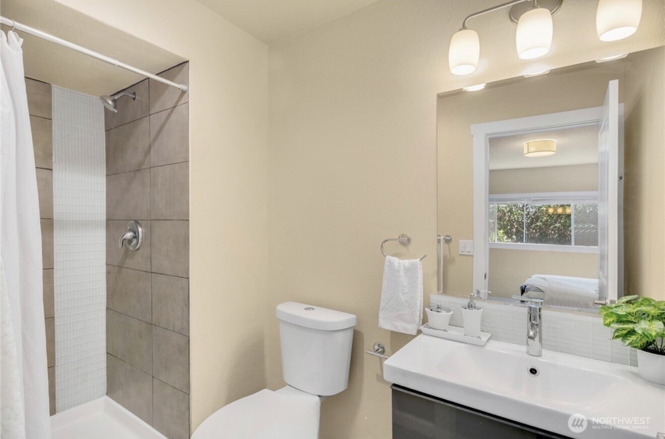 17431 Ambaum Boulevard S #B13, Seattle, WA 98148